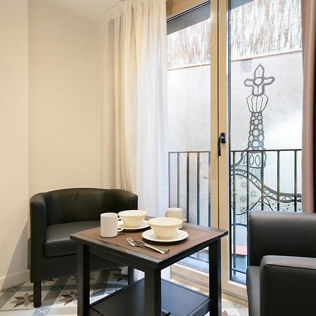 Uma Suites Sagrada Familia Barcelona Exterior photo