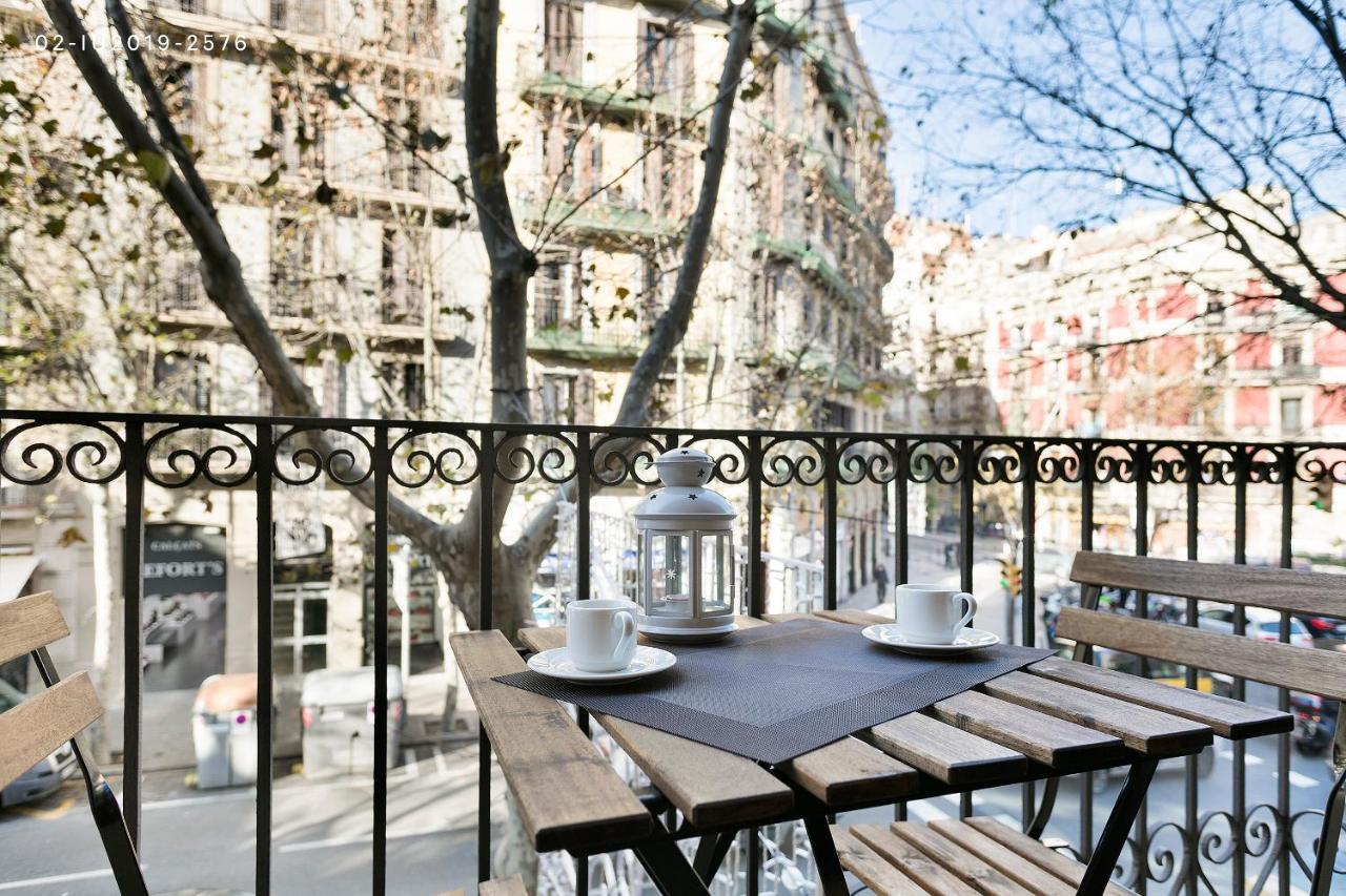 Uma Suites Sagrada Familia Barcelona Exterior photo