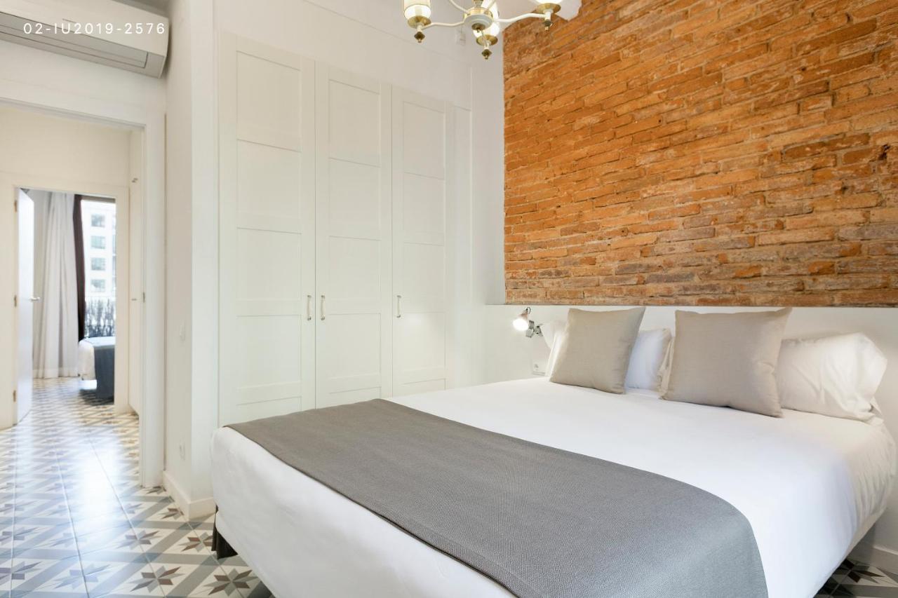 Uma Suites Sagrada Familia Barcelona Exterior photo