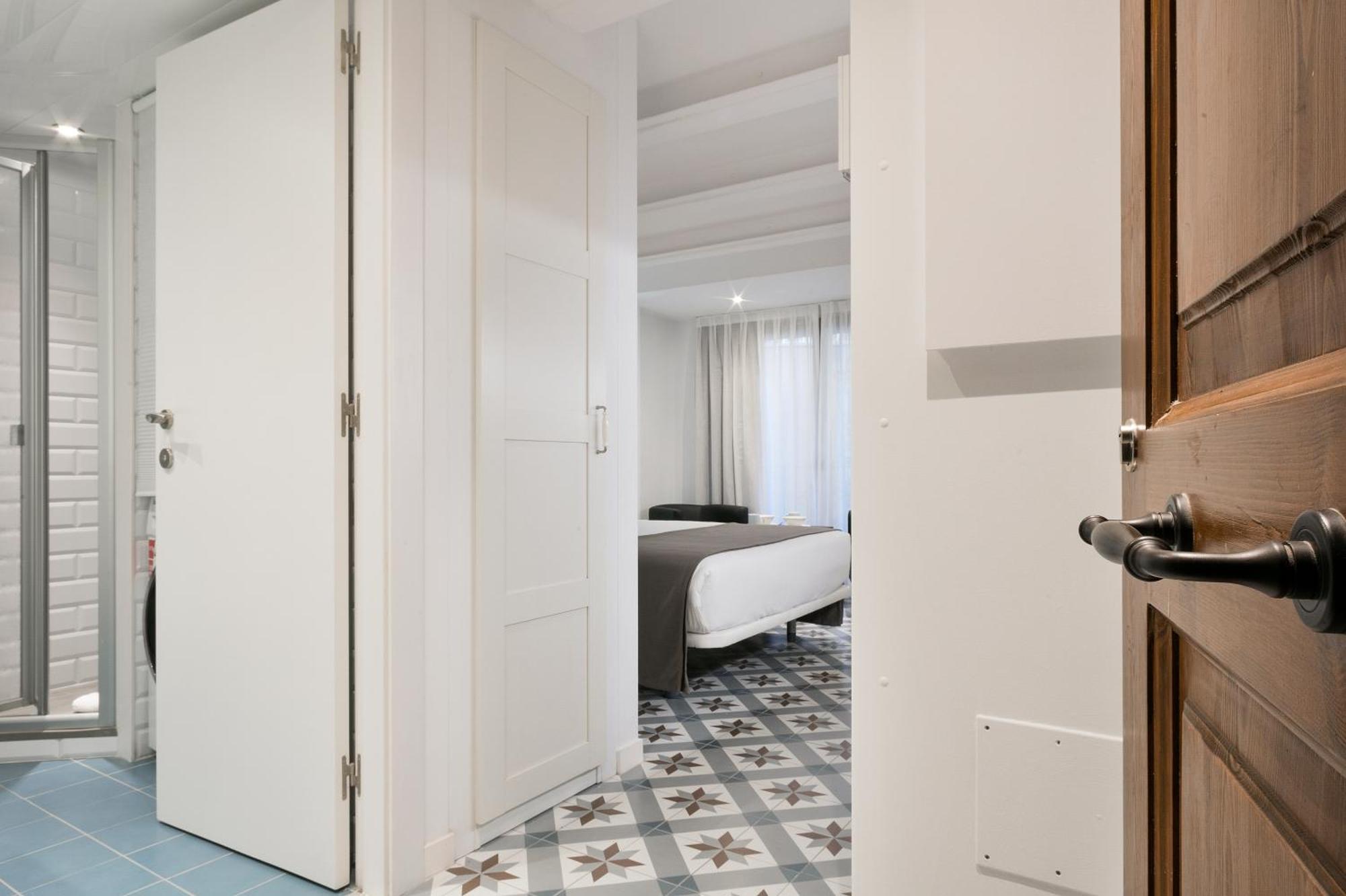 Uma Suites Sagrada Familia Barcelona Exterior photo