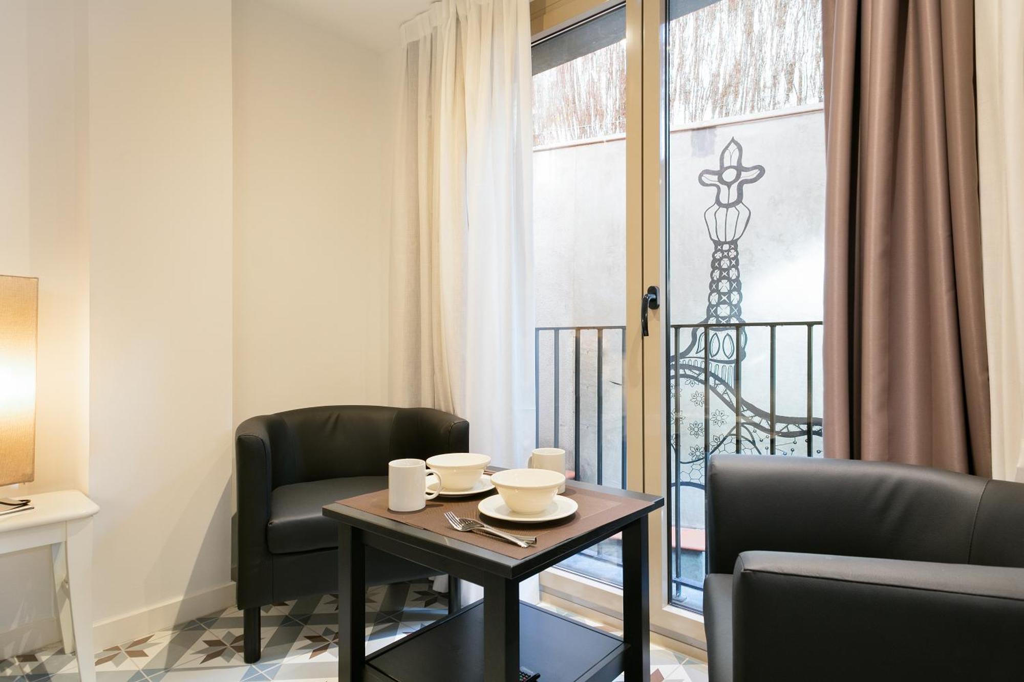 Uma Suites Sagrada Familia Barcelona Exterior photo
