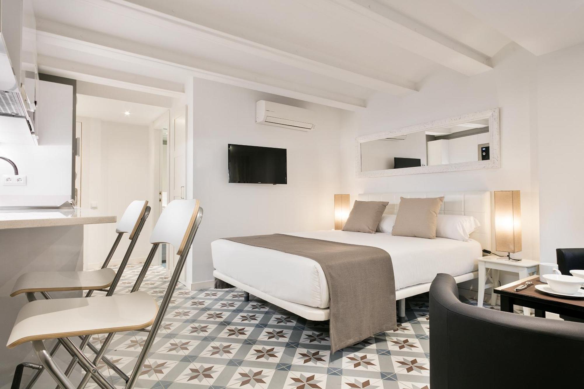 Uma Suites Sagrada Familia Barcelona Exterior photo