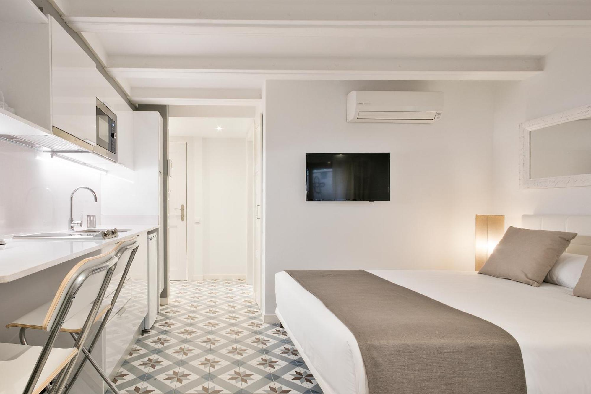 Uma Suites Sagrada Familia Barcelona Exterior photo