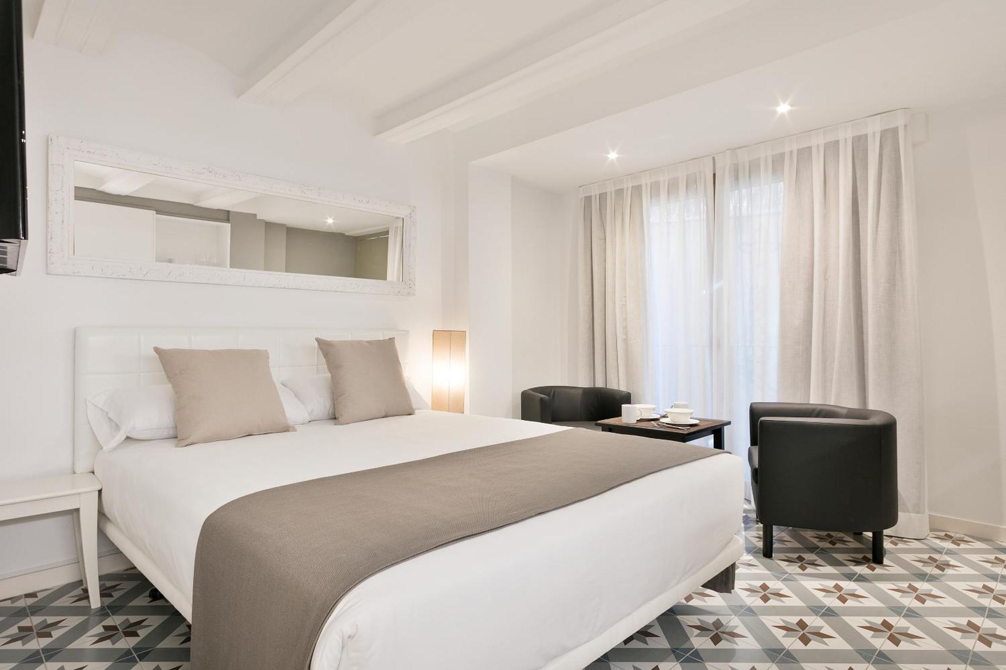 Uma Suites Sagrada Familia Barcelona Exterior photo